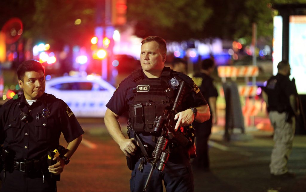 Cinco polícias mortos num protesto em Dallas