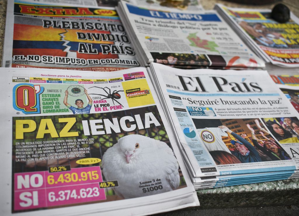 Colombianos rejeitam acordo de paz