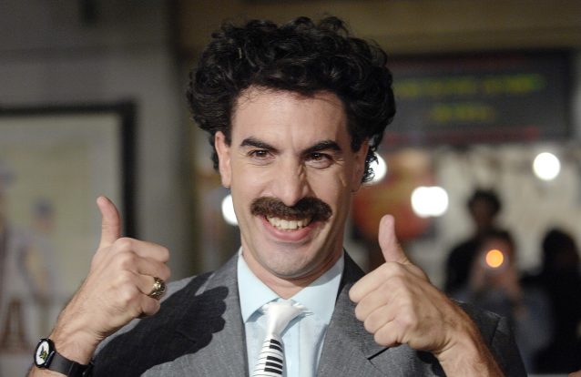 Comediante Sacha Baron Cohen doa 900 mil euros para apoiar refugiados