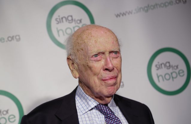 Comentários racistas valem perda de títulos honoríficos a Prémio Nobel da Medicina