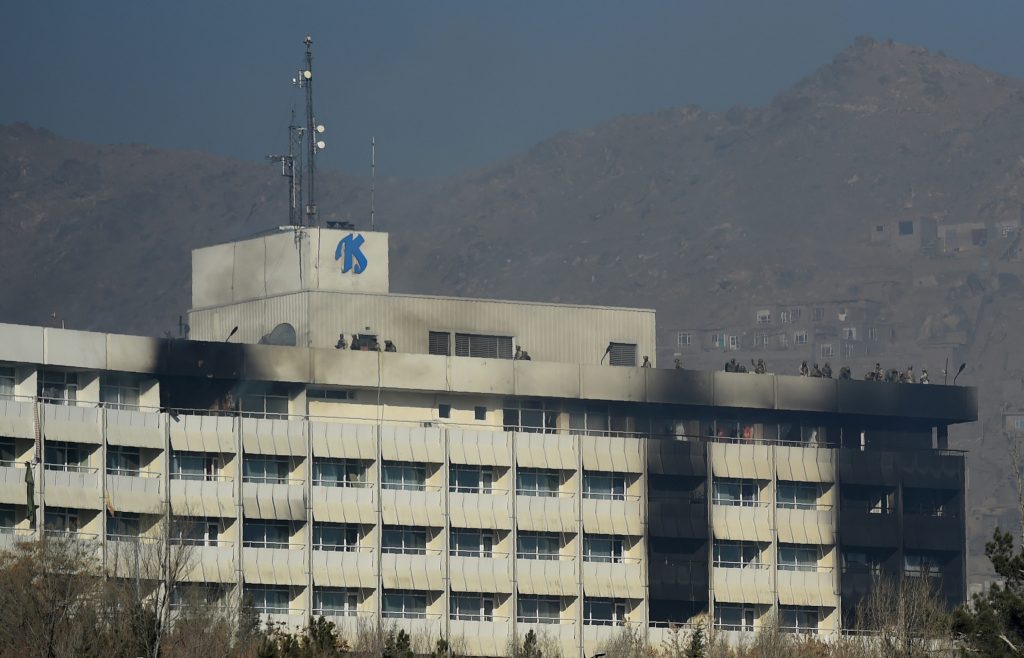 Como um piloto sobreviveu ao ataque terrorista num hotel em Cabul, há um ano