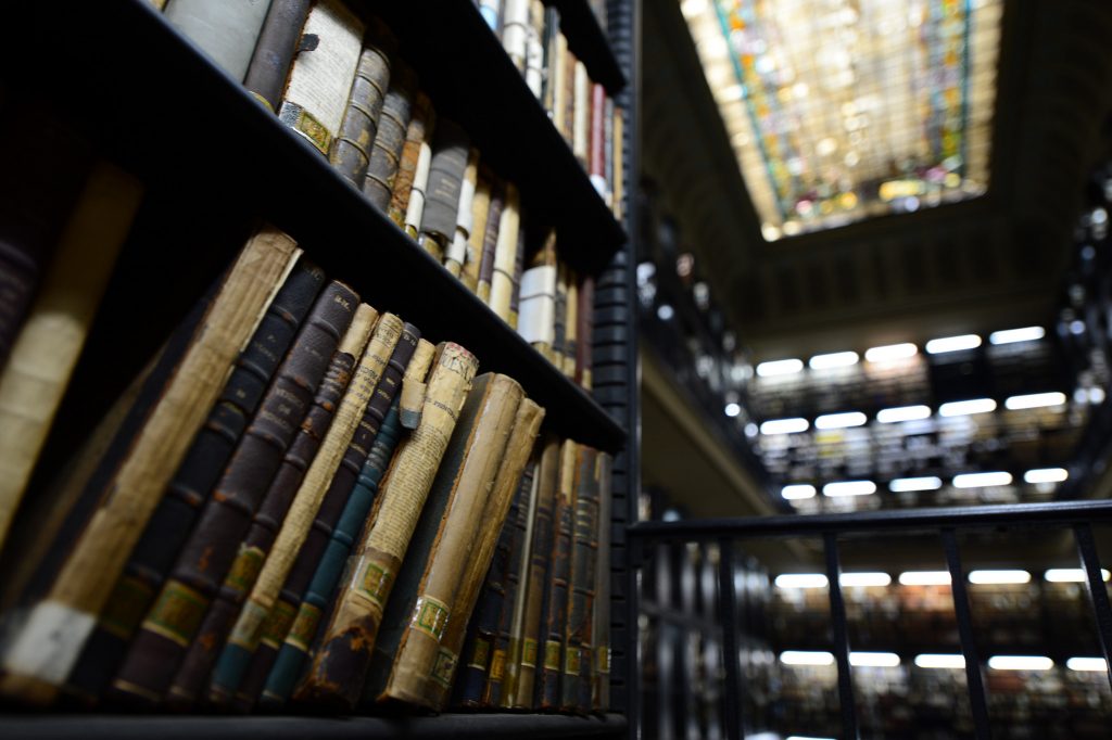 Consegue descrever a que cheira um livro antigo? Ferramenta inédita ajuda a traduzir o cheiro em palavras