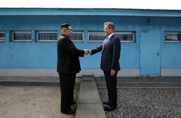 Coreia do Norte encerra em maio o seu centro de testes nucleares e quer jornalistas e observadores presentes