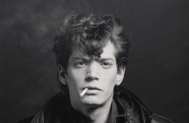 Corpo de trabalho, domínio da luz na exposição "Robert Mapplethorpe: Pictures", em Serralves