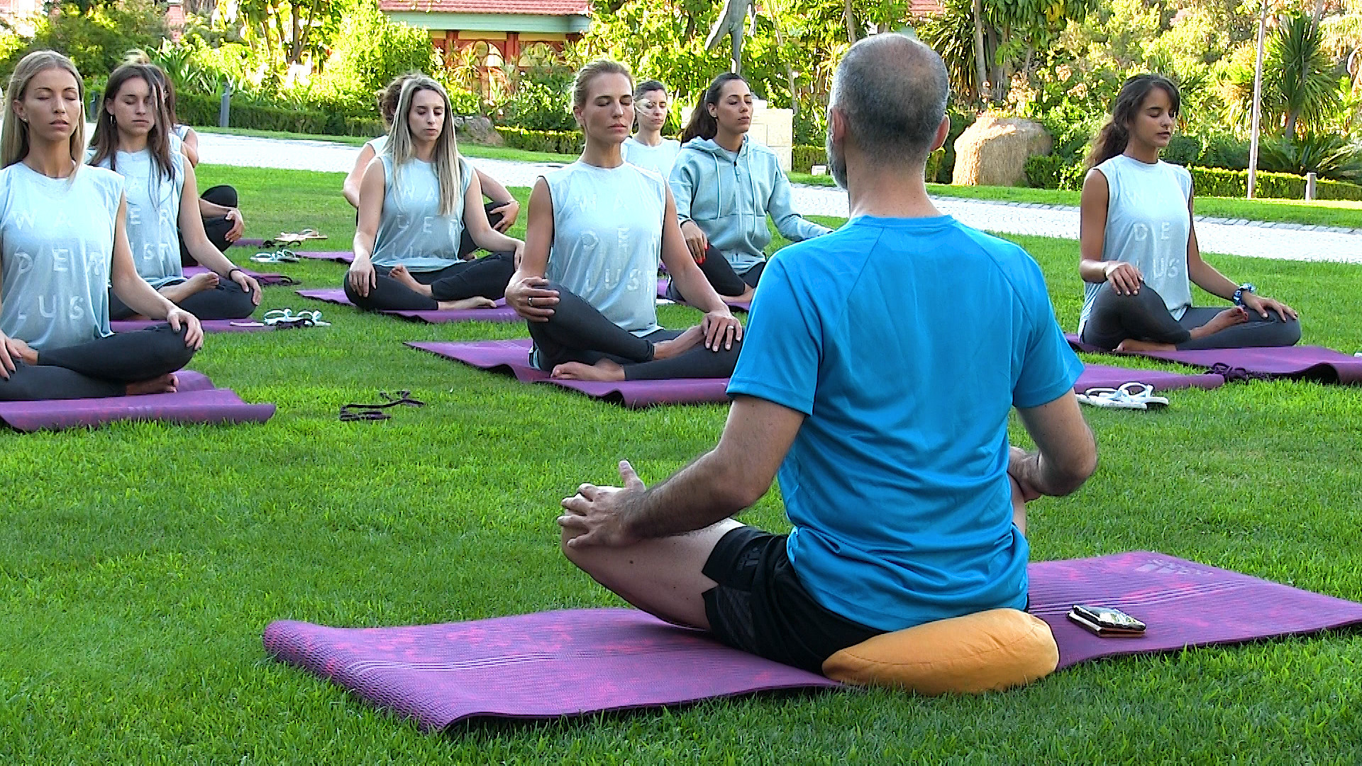 Visão  Wanderlust: Praticar yoga e meditar no jardim da Torre de