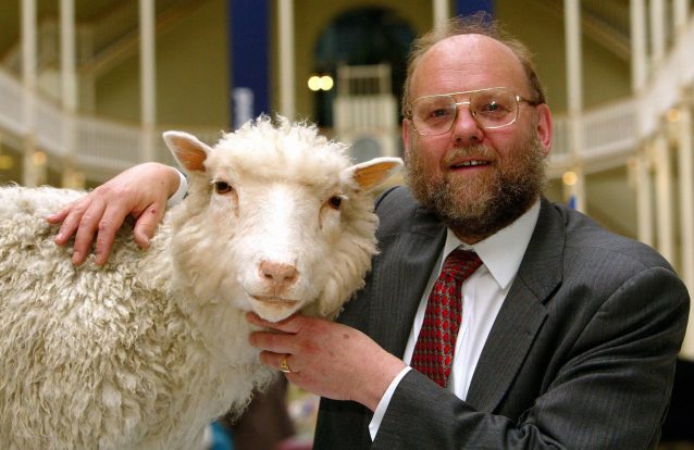 Criou a ovelha Dolly para ajudar na cura de quem sofre de Parkinson. Agora é ele que sofre da doença