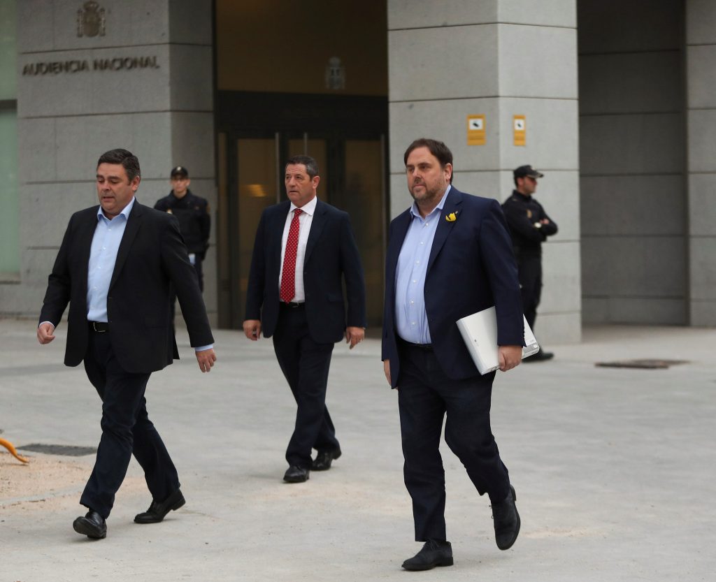Decretada prisão preventiva para oito ministros de Puigdemont
