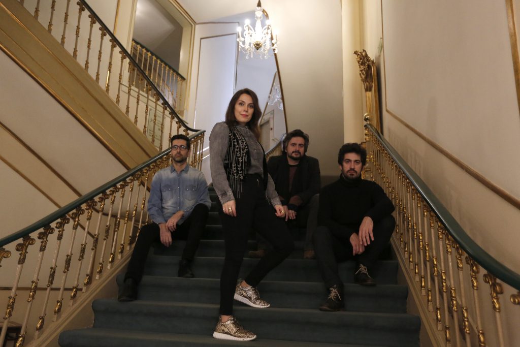 Deolinda: "Estamos sempre a fugir ao fado, mas ele anda atrás de nós"