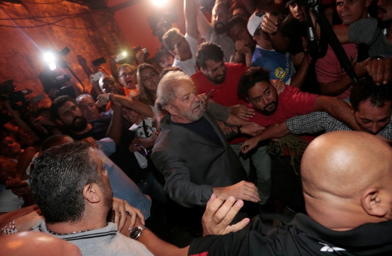 Depois de muitas voltas, Lula da Silva continua na prisão