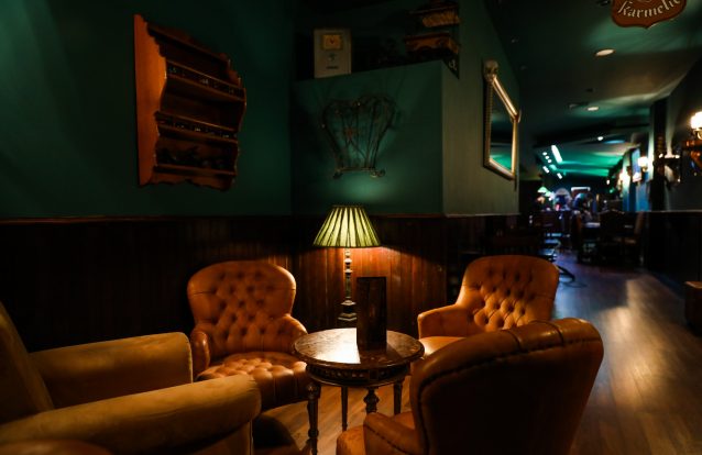 Dickens: Encontros ao balcão no novo pub ao estilo britânico do Porto