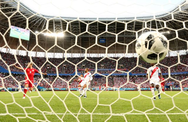 Dinamarca estreia-se com vitória sobre o Peru