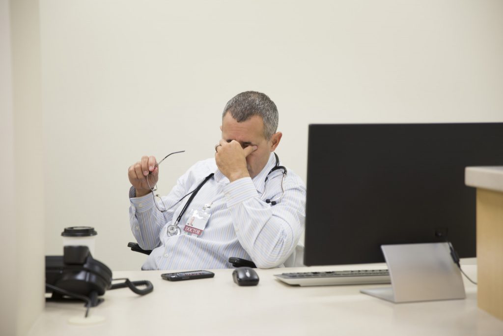 Dois terços dos médicos estão "exaustos"