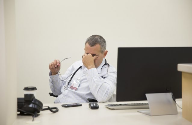 Dois terços dos médicos estão "exaustos"