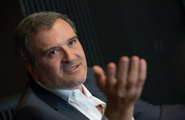 Doutores e engenheiros de faz de conta