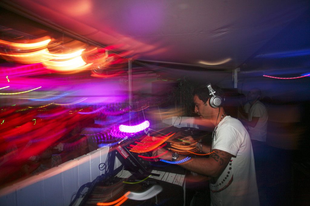 É dia de festa na piscina da Fuse Records