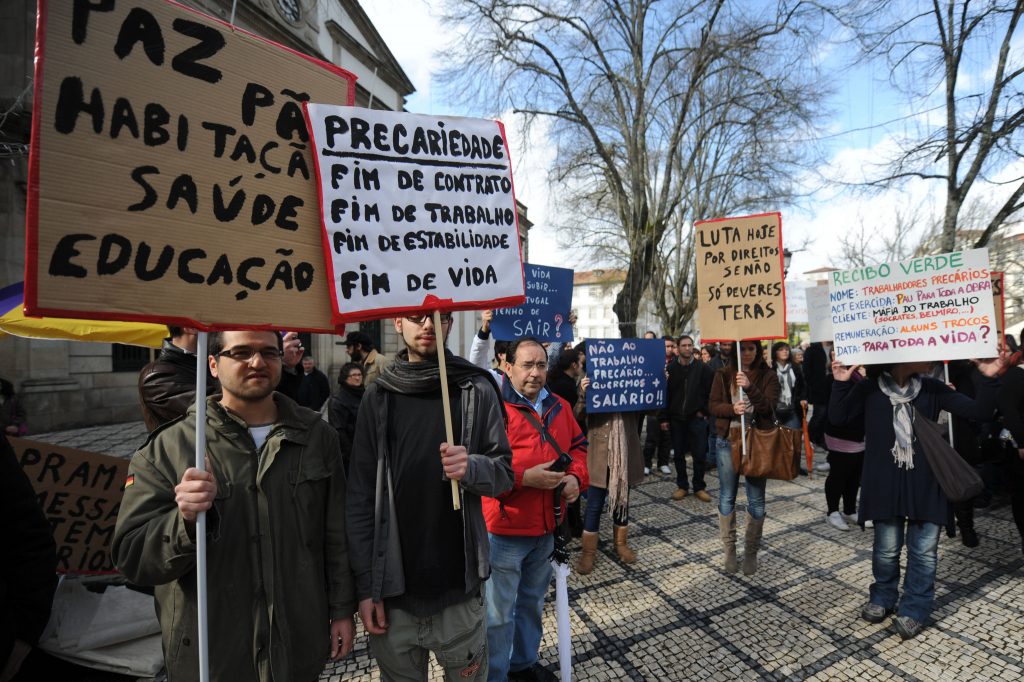 É precário? Saiba como proteger-se