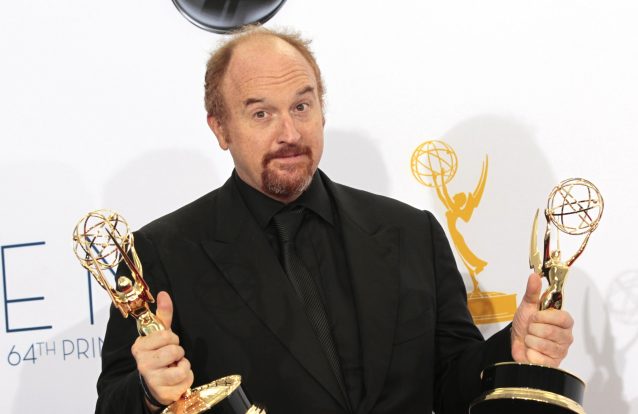 É tudo verdade, admite o comediante Louis C.K., acusado por cinco mulheres de assédio sexual