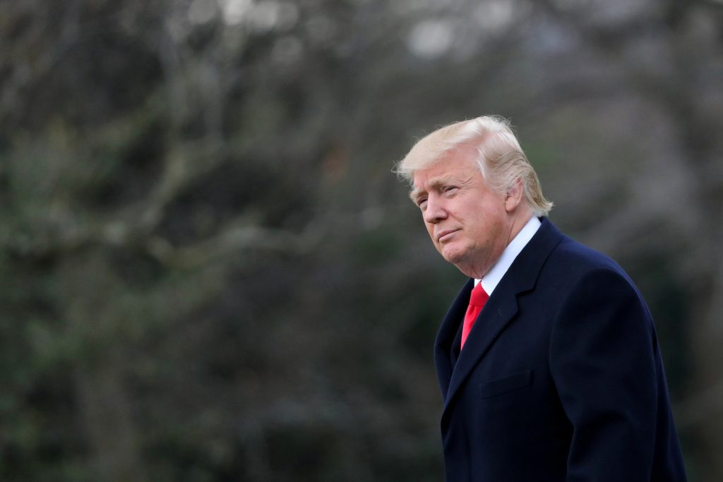 Editora de dicionários intervém depois de erro de Trump no Twitter