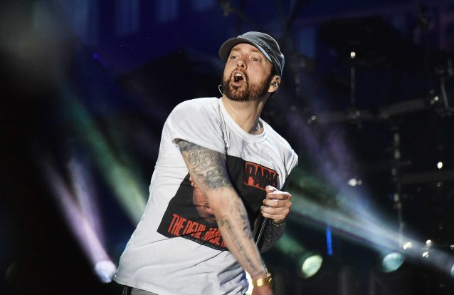 Efeitos sonoros confundidos com tiros geraram pânico em concerto de Eminem