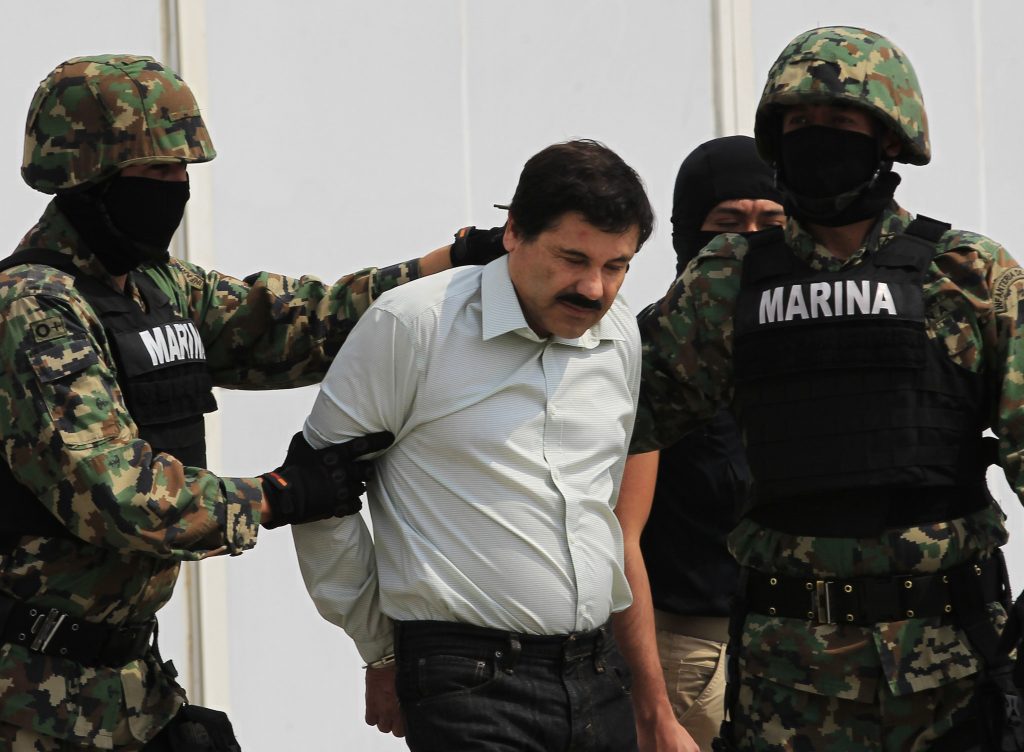 El Chapo acusado de violar meninas de 13 anos, as suas "vitaminas"