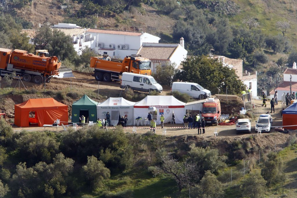 Em Málaga as operações para resgatar menino continuam, mas ninguém se atreve a avançar prazos