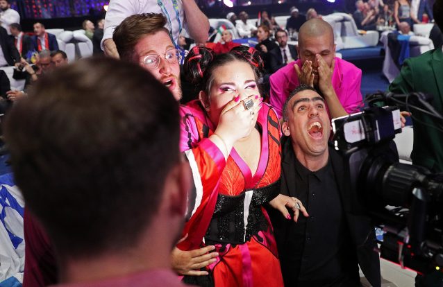 Emoção, reações, festa e bastidores da Eurovisão (e Salvador e Caetano) em imagens 21