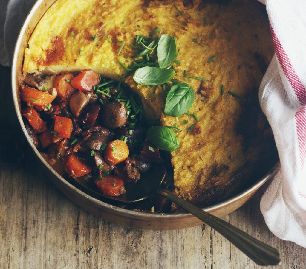 Empadão rústico de polenta e cogumelos, por Joana Alves