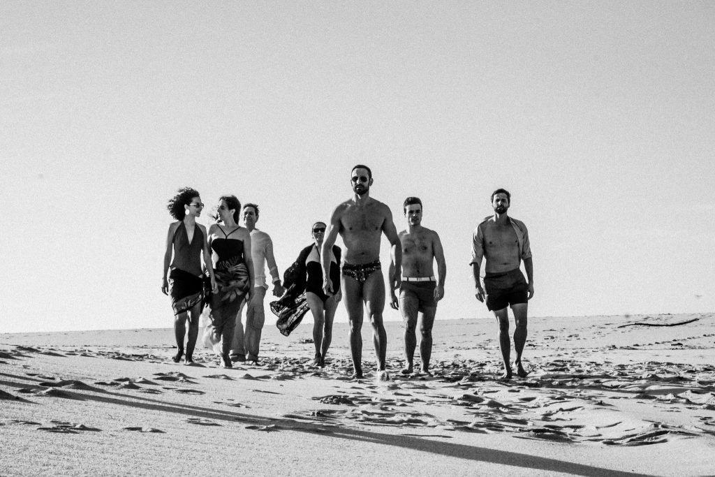 'Encontrar o Sol', uma peça de teatro à beira-mar
