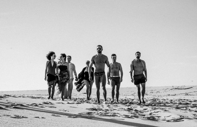 'Encontrar o Sol', uma peça de teatro à beira-mar