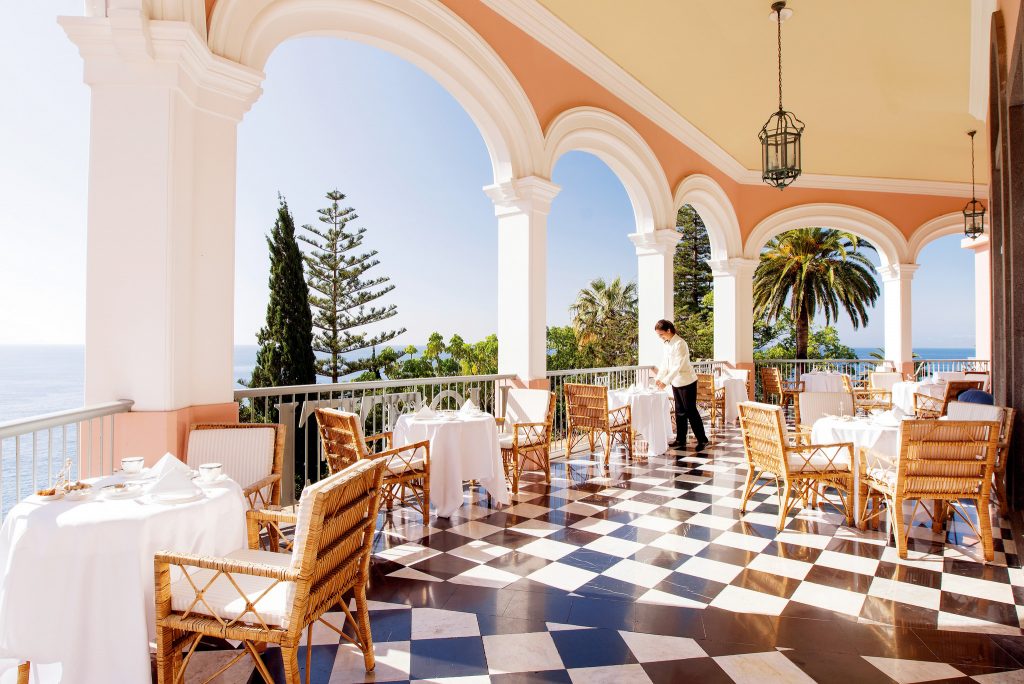 Encontro na varanda do Belmond Reid’s Palace para o chá das cinco