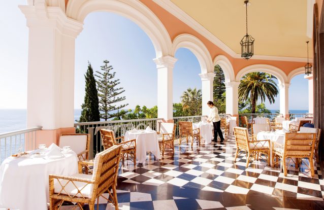 Encontro na varanda do Belmond Reid’s Palace para o chá das cinco