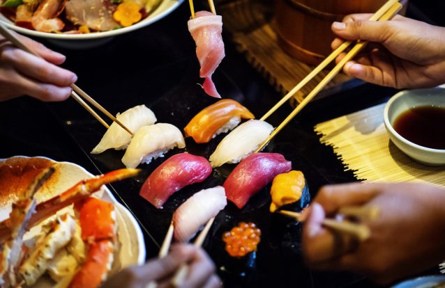 Erros mais frequentes que quase todos cometemos quando vamos comer sushi