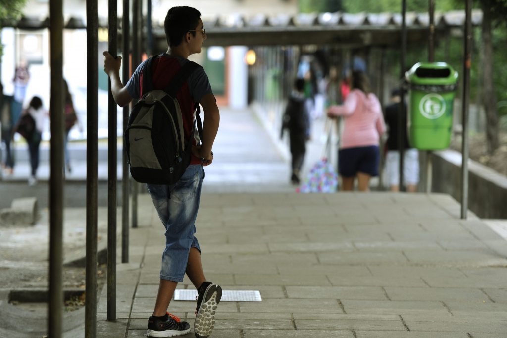 Escolas ficaram com 1.230 vagas para professores