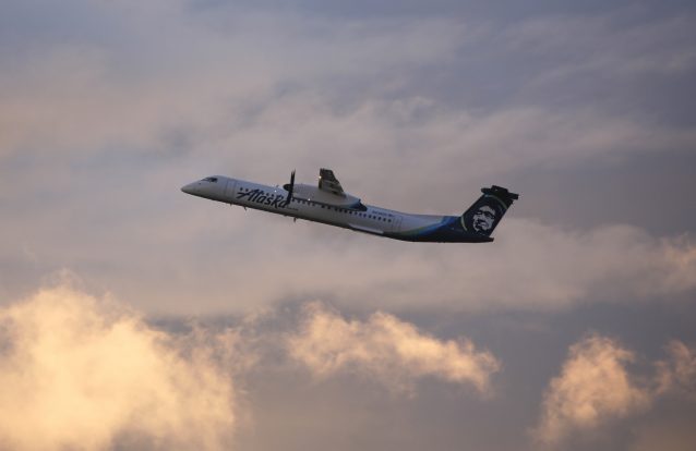 Especialistas surpreendidos com manobras de funcionário que roubou avião nos EUA