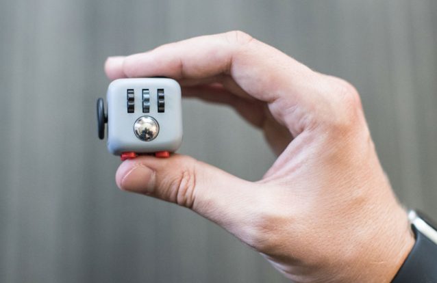 Esqueça as bolas de stress. Chegou o novo "cubo mágico"