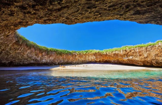Esta é uma das praias mais bonitas do mundo. E por isso teve de ser interditada