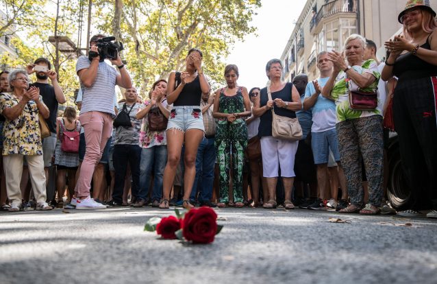 "Estão a matar pessoas lá fora". O relato de um português com vista para o local da tragédia em Barcelona