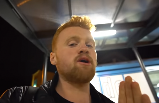 Estrela do YouTube é banida dos parques de diversão do Reino Unido