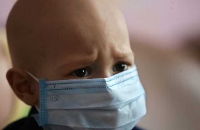 Estudo desvenda possível explicação para cancro do sangue raro em crianças