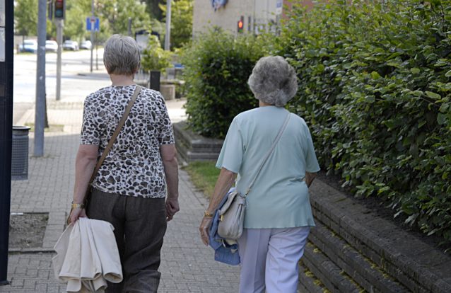 EUA: Idosas discriminadas por serem casadas processam lar