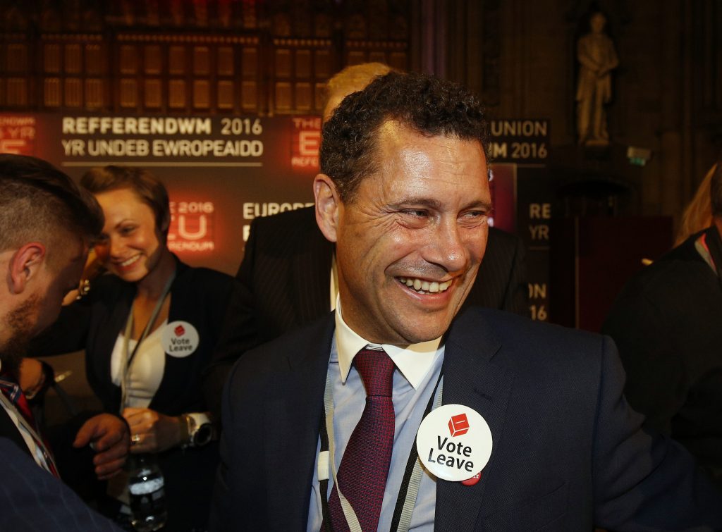 Eurodeputado agredido por colega de partido caiu inanimado no Parlamento Europeu