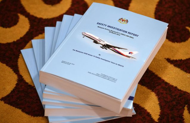 Familiares dos desaparecidos do voo MH370, revoltados, dizem que passageiros estão vivos