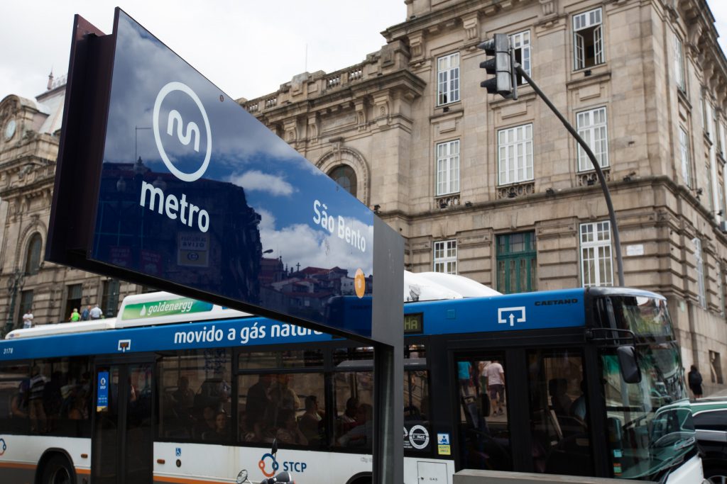 FAMÍLIAS: Estudar, viver no interior e andar de transportes nas cidades vai pesar menos na carteira