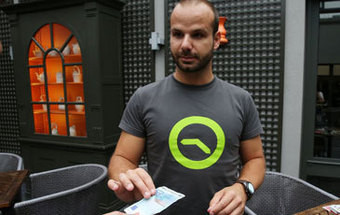 Faz levitar uma nota! 9