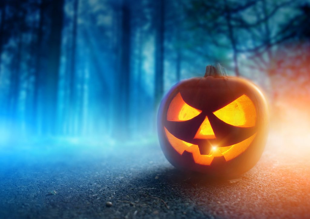 Fora de Casa: artes, brinquedos e Halloween!