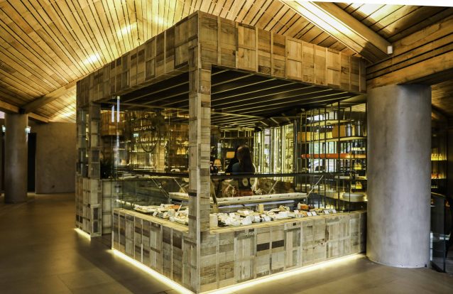 Fromagerie Portuguesa: Queijos inteiros ou à fatia, em Vila Nova de Gaia