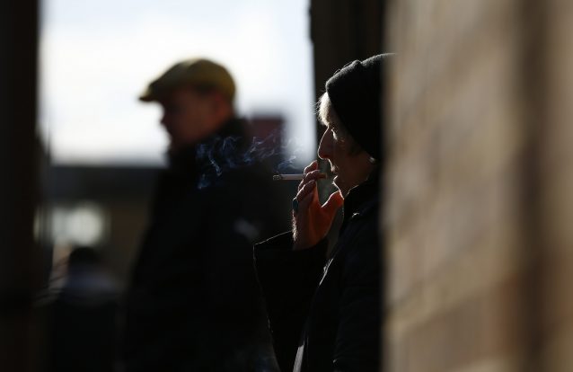 Fumar consome quase seis por cento das despesas na saúde a nível mundial