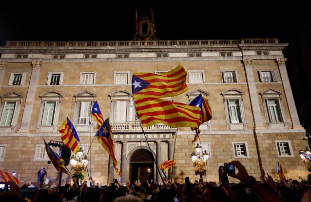 Funções de Carles Puigdemont assumidas por vice de Rajoy