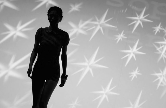 Gigantes da moda decidem proibir tamanhos pequenos e modelos menores de 16 anos