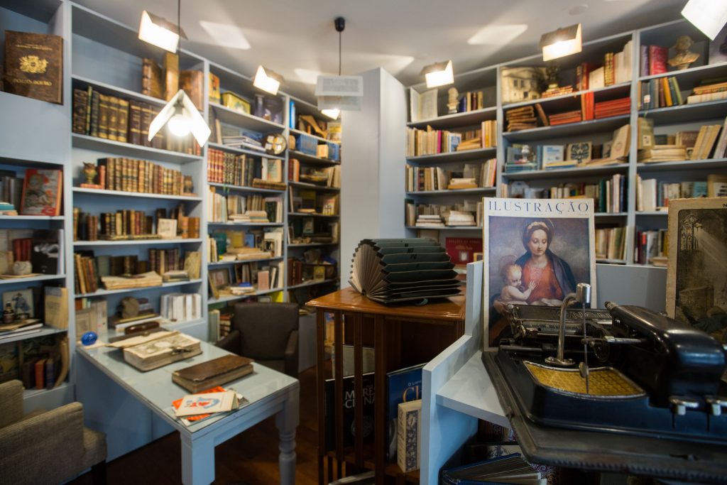 Gostar de Ler: Chuva de livros antigos
